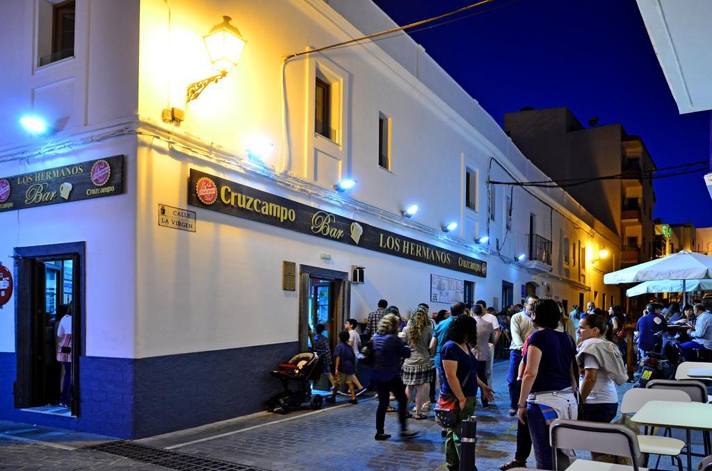 Hotel Hostal La Fonda Conil De La Frontera Esterno foto